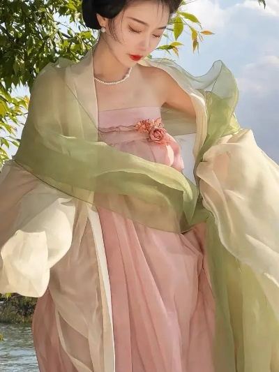 盘点2023年中国汉服女时尚品牌排行，传统之美与现代时尚的碰撞！