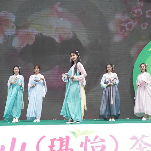 汉服风潮下的女网红与男装品牌，跨界合作，时尚新篇章