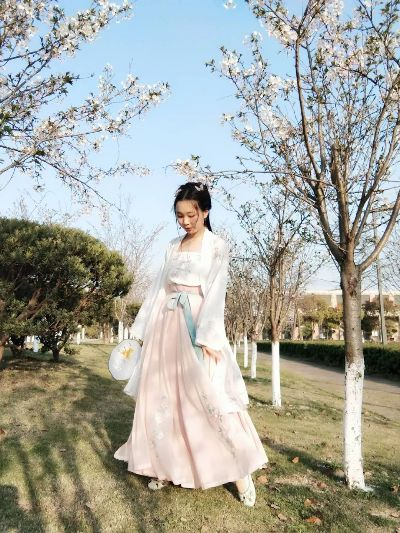穿越千年，汉服之美，带你走进汉服品牌短视频素材库的世界