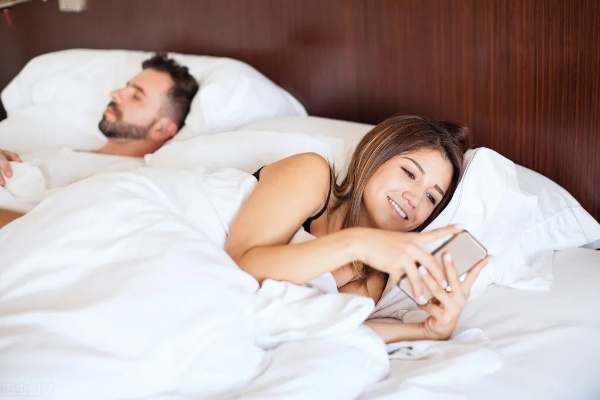 老婆与手机短信中的暧昧故事