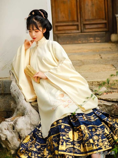 探寻汉服之美—官袍汉服女装品牌推荐指南