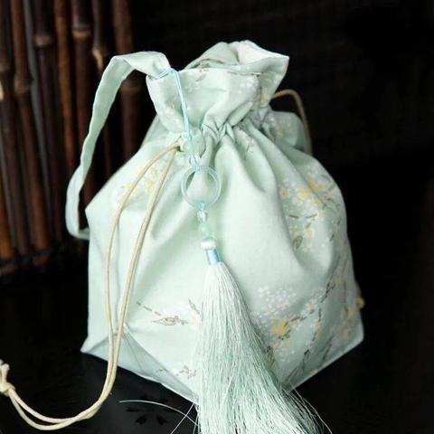 汉服穿搭必备！女性背包品牌推荐大揭秘