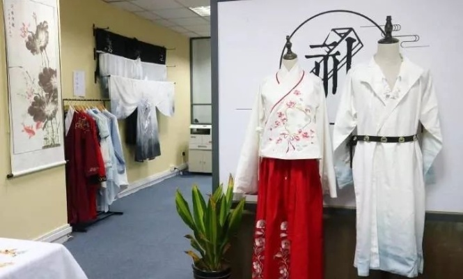 探寻正宗明制汉服，揭秘那些隐藏的时尚品牌店