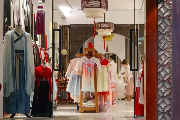 探寻正宗明制汉服，揭秘那些隐藏的时尚品牌店