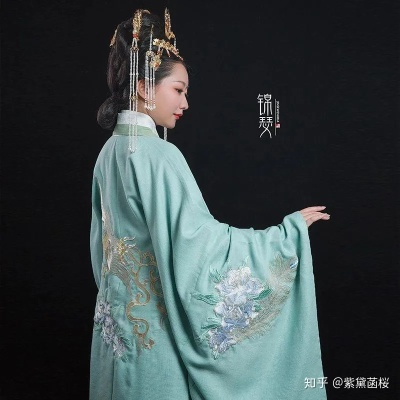 探寻色彩斑斓的汉服之美—盘点几款配色丰富的汉服品牌