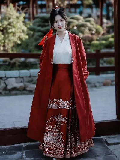 绝版红色汉服正装品牌推荐，穿越古今的时尚之旅