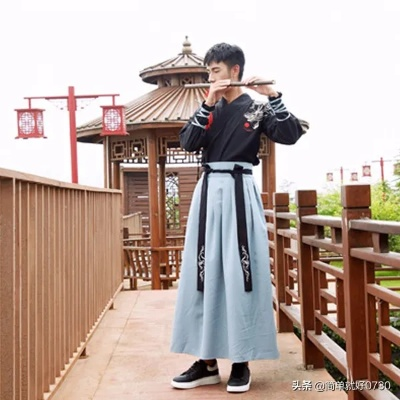 男童穿上汉服，这些鞋子品牌让你传统文化与现代时尚完美结合！