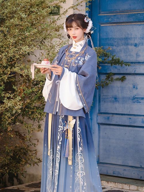 淡黄色汉服吊带品牌推荐，穿出古典韵味，尽显东方美