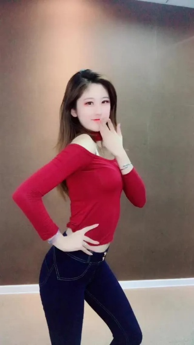 小甜甜舞蹈服装品牌，舞动青春，时尚与舒适的完美结合