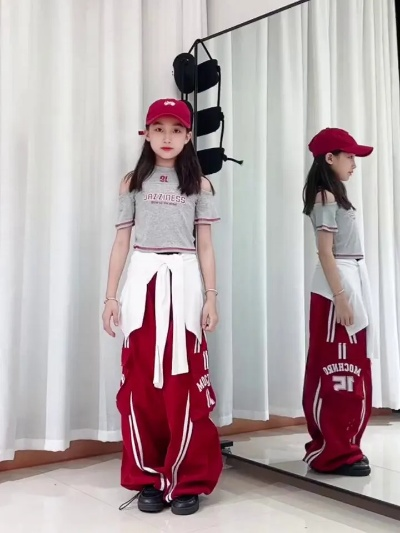 让每个孩子成为舞台上的小艺术家，现代舞蹈服装童装品牌全攻略