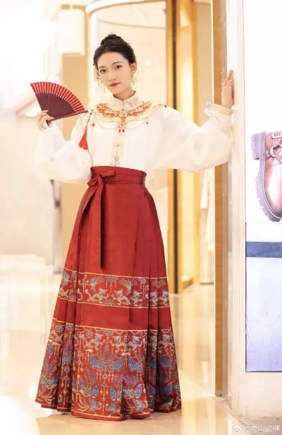 国潮回归，2023年汉服成人礼服品牌女性穿搭指南