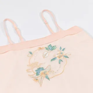 汉服吊带胸垫品牌全解析，传统与现代的完美融合