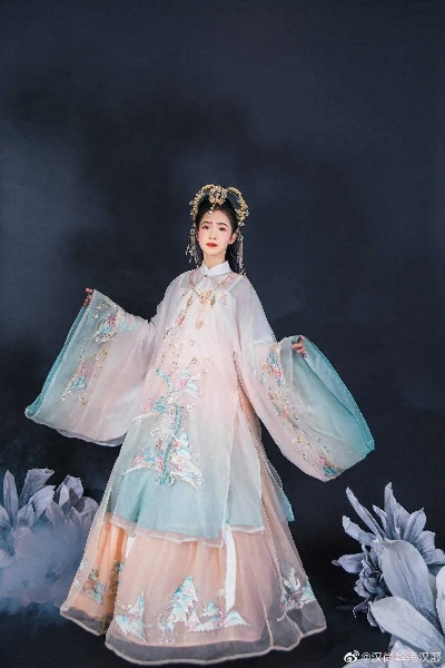 🌟汉服复兴浪潮中的唯一玩家,XX品牌如何用十年打造国风文化独角兽🌟 🌟汉服复兴浪潮中的唯一玩家,XX品牌如何用十年打造国风文化独角兽🌟